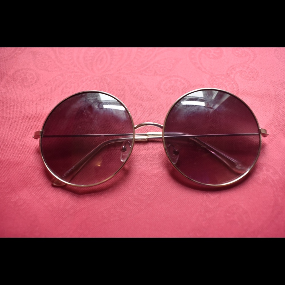 Round sunglasses